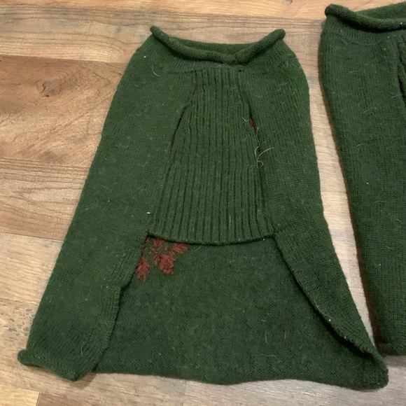 Autumn Embroidered Woolrich Dog Sweater - Picture 6 of 9